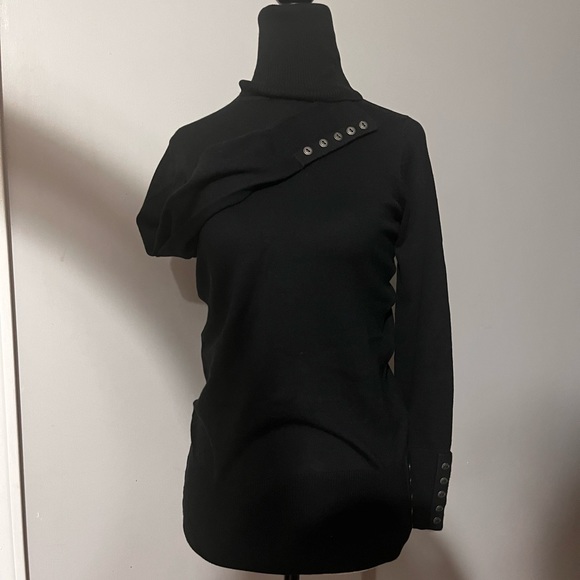 NWT BG2 Womans Super Soft Turtle Neck w/ Silver Colored Buttons on Sleevs/Hip!! - Picture 3 of 10